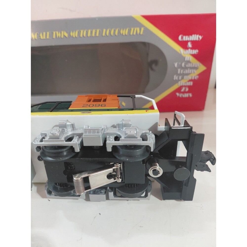 Williams 2096 O Gauge Model Railroad BNSF EMD GP38 Diesel Locomotive w/Box Read - Picture 7 of 10